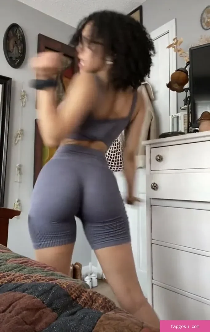 Aaliyeezy