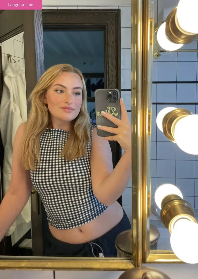 Amelia Dimoldenberg