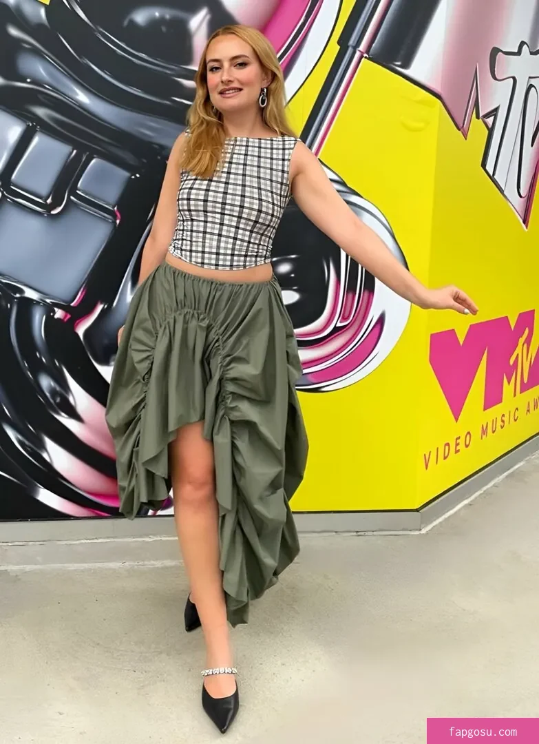 Amelia Dimoldenberg
