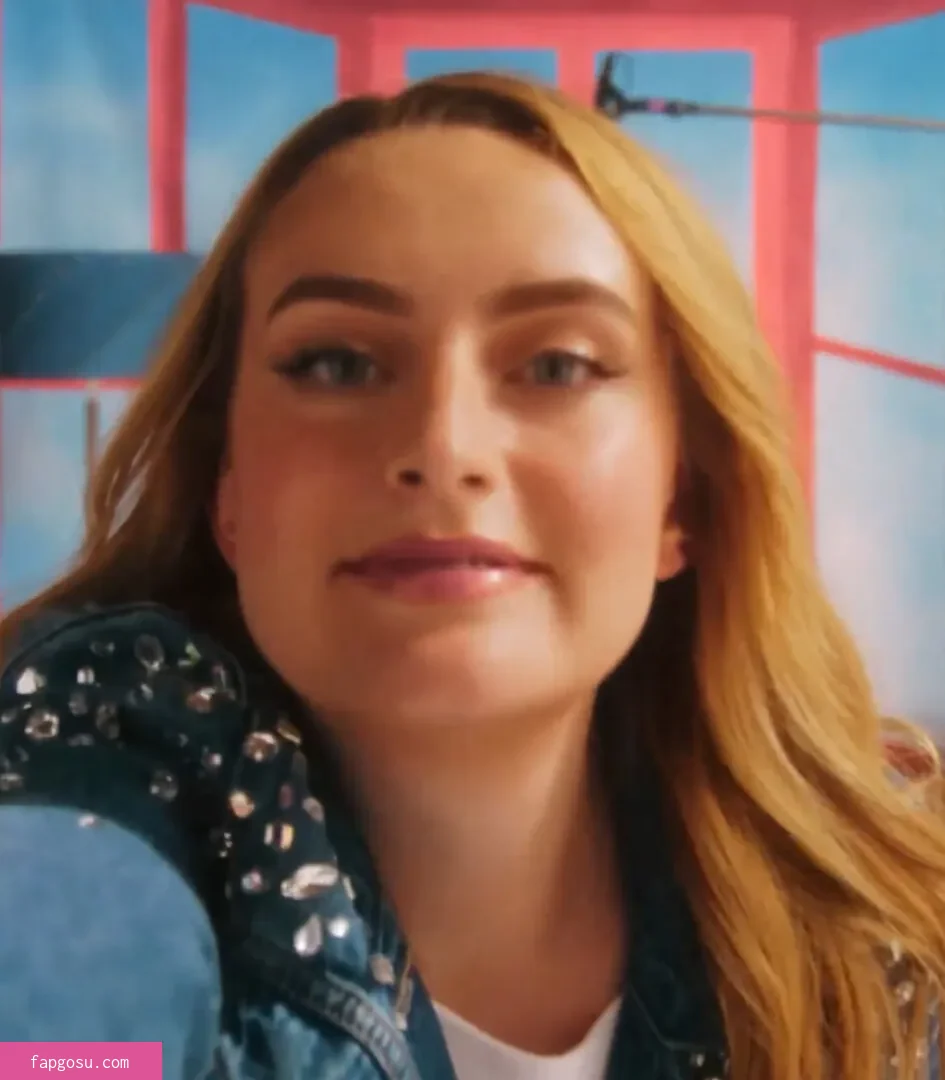 Amelia Dimoldenberg
