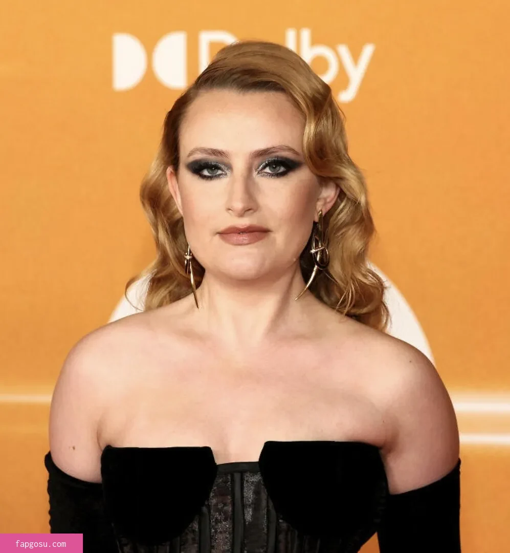 Amelia Dimoldenberg