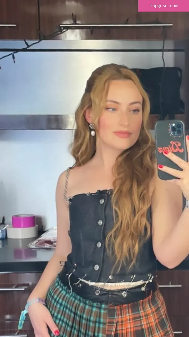 Amelia Dimoldenberg