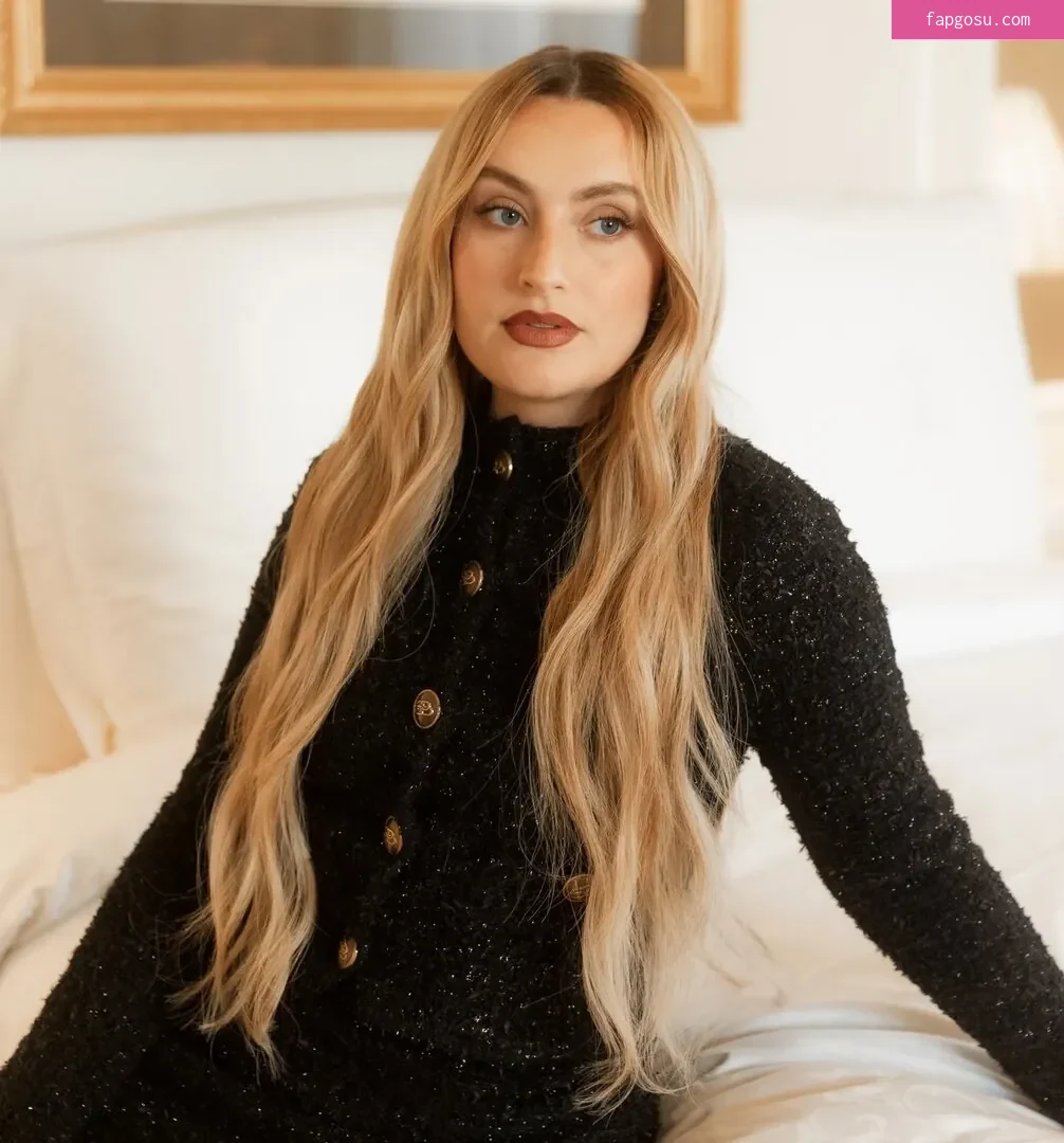 Amelia Dimoldenberg