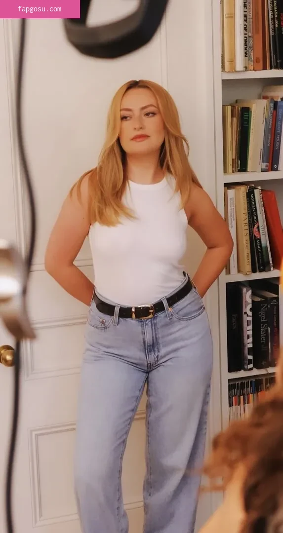 Amelia Dimoldenberg