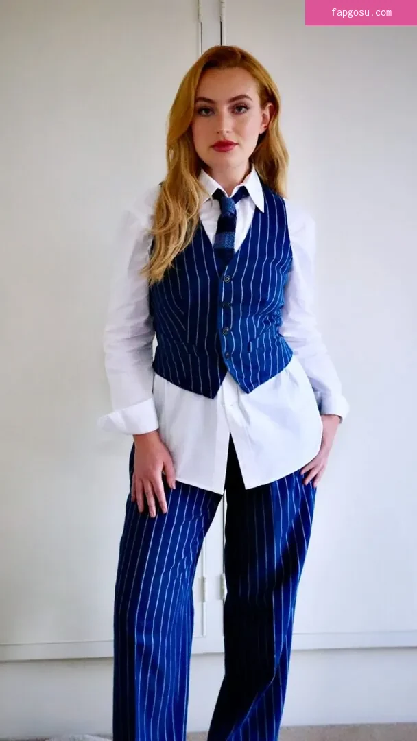 Amelia Dimoldenberg