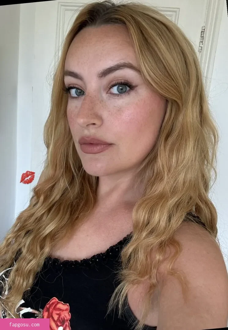 Amelia Dimoldenberg