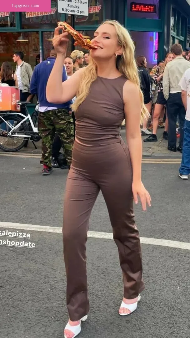 Amelia Dimoldenberg