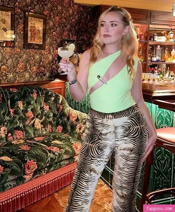 Amelia Dimoldenberg