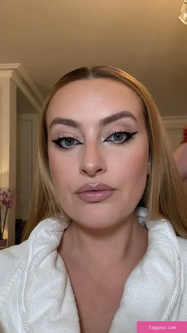 Amelia Dimoldenberg