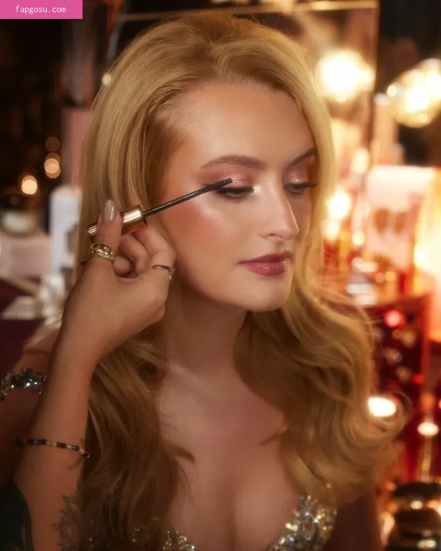 Amelia Dimoldenberg