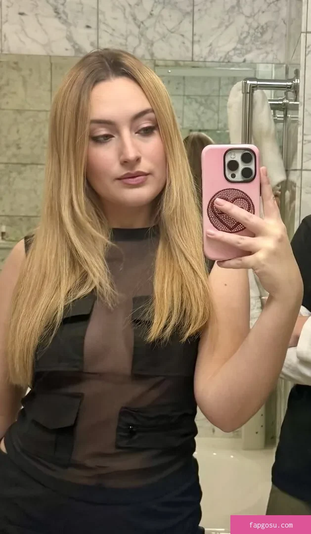 Amelia Dimoldenberg