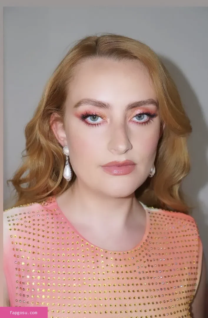 Amelia Dimoldenberg