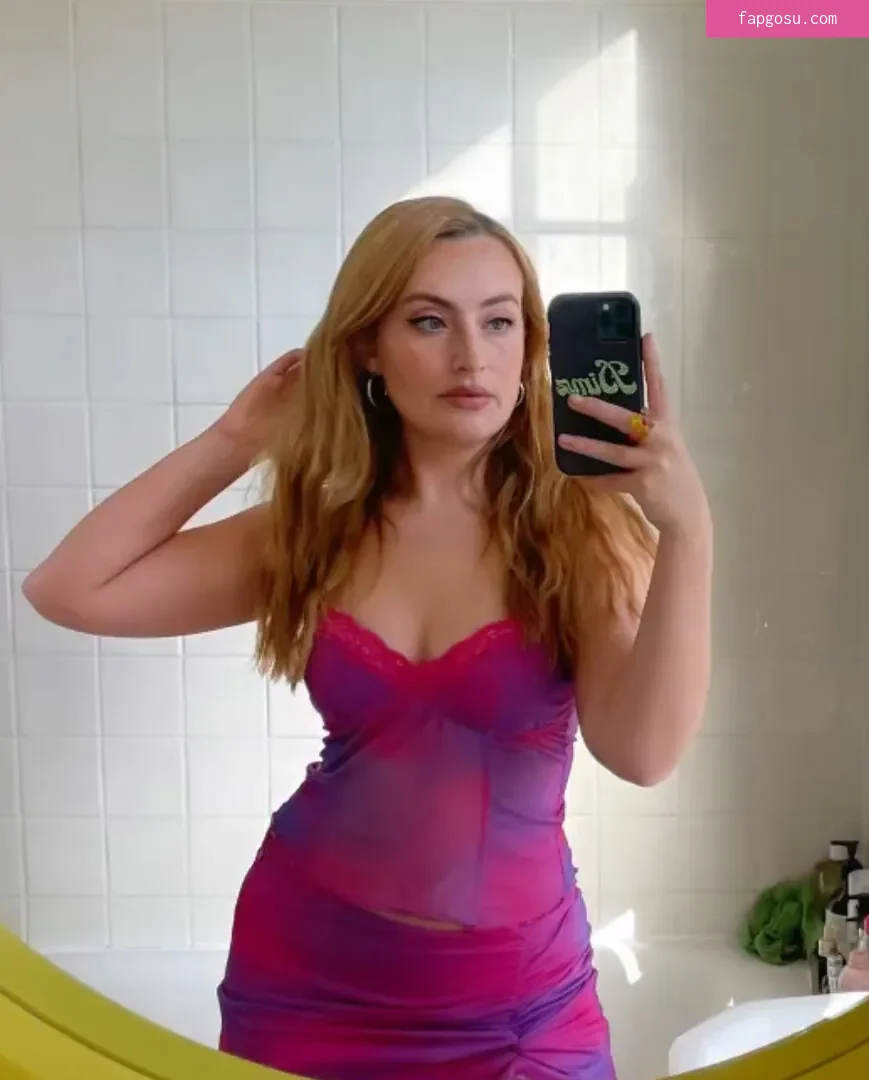 Amelia Dimoldenberg