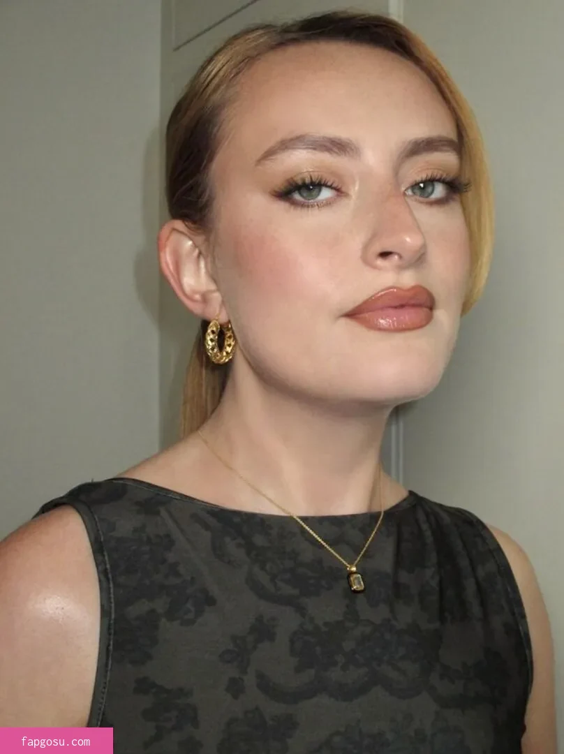 Amelia Dimoldenberg