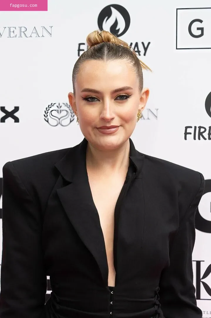 Amelia Dimoldenberg