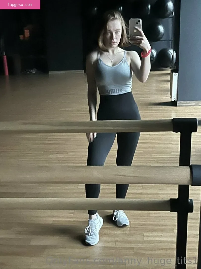 anny_huge_tits1