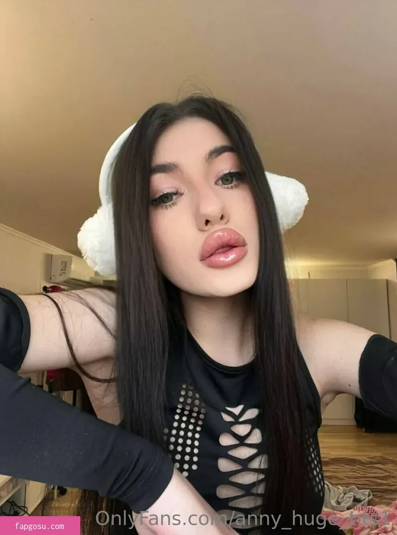anny_huge_tits1