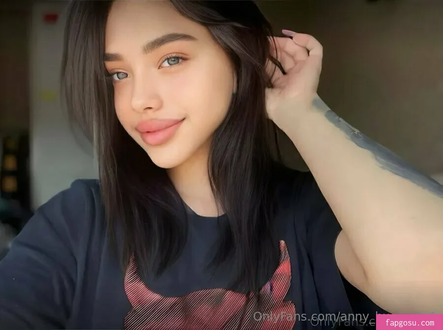 anny_huge_tits1