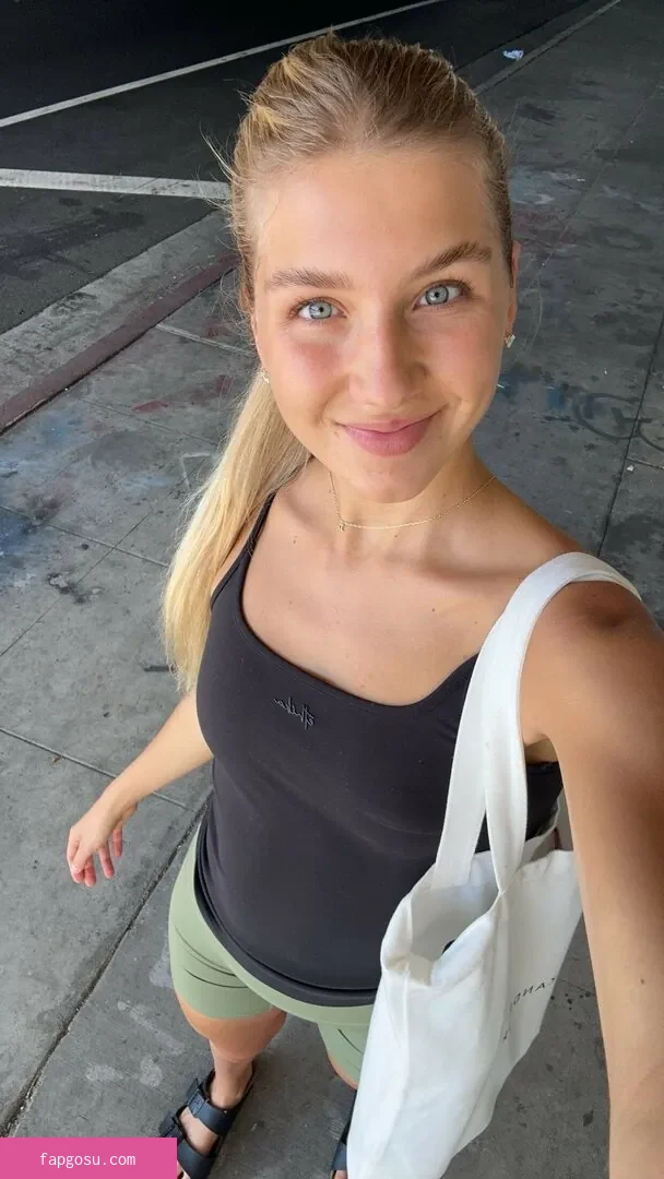 Aniela Leon