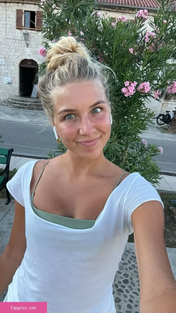 Aniela Leon