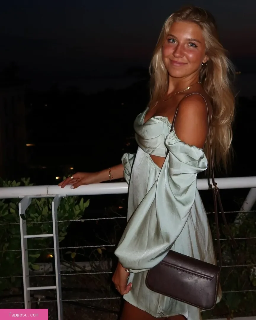 Aniela Leon