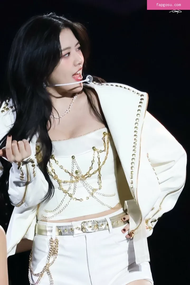 An Yujin 안유진 |
