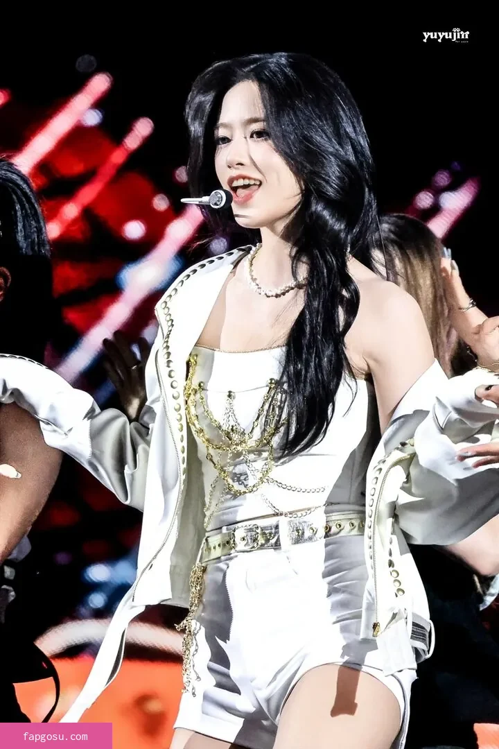 An Yujin 안유진 |