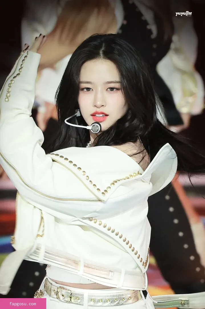 An Yujin 안유진 |