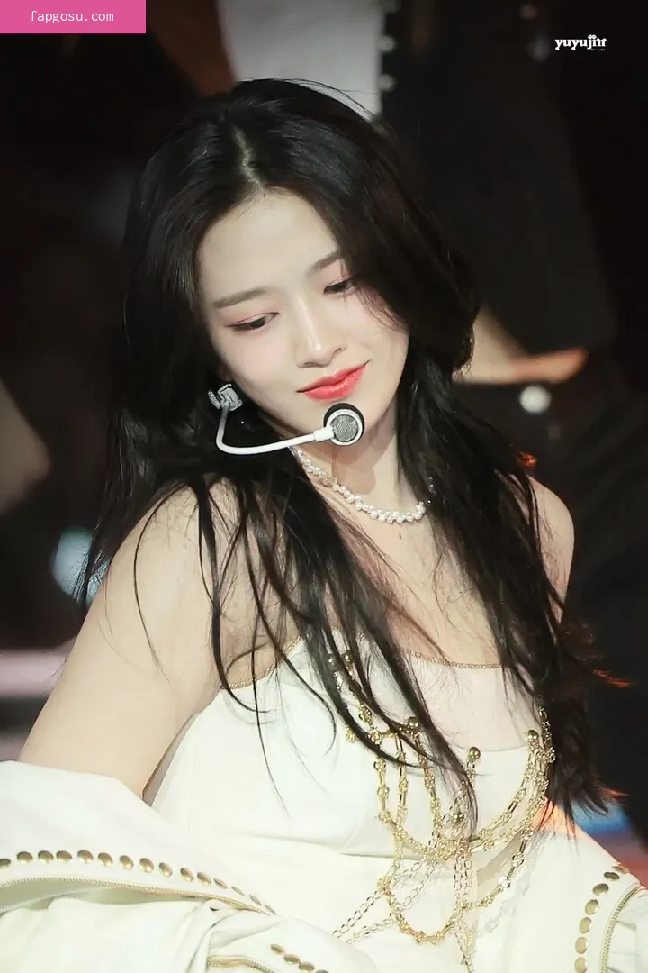 An Yujin 안유진 |