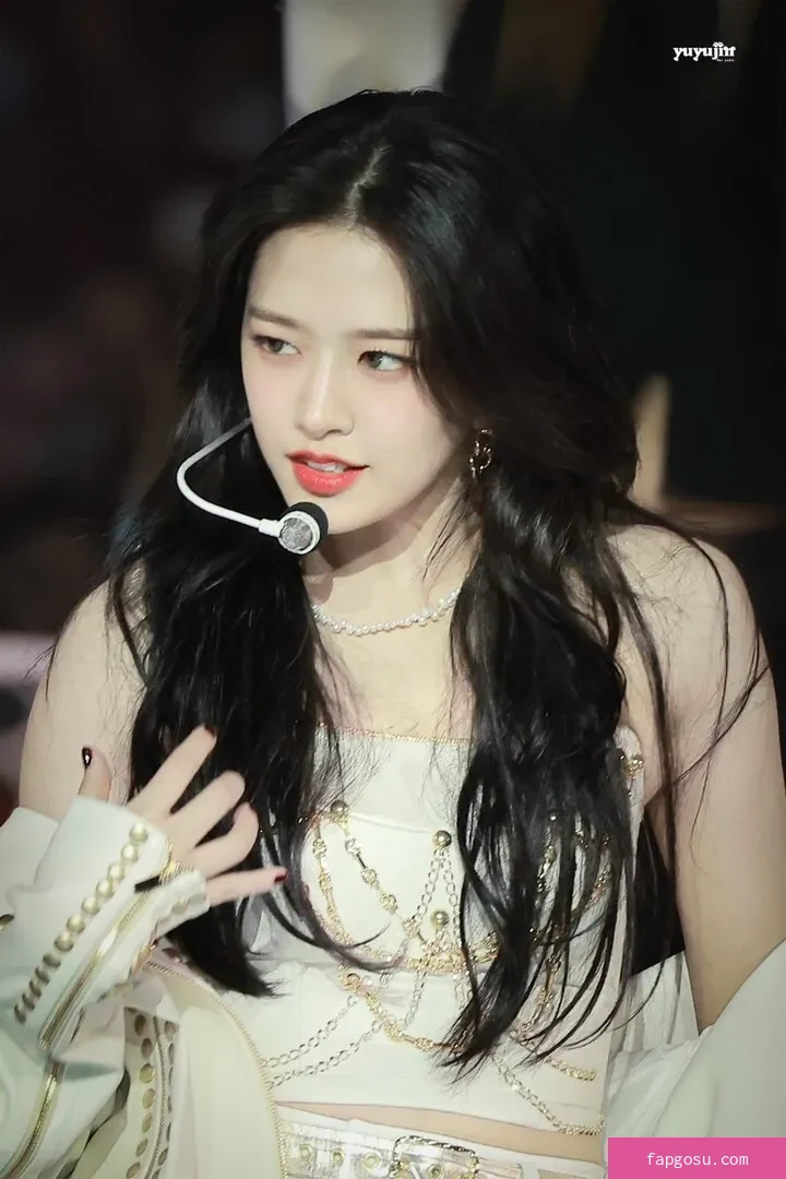 An Yujin 안유진 |