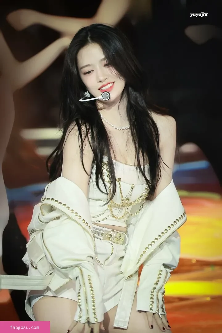 An Yujin 안유진 |