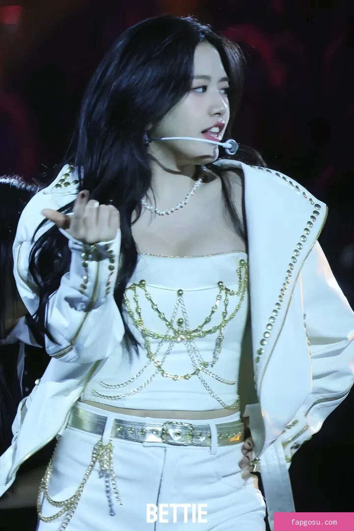 An Yujin 안유진 |