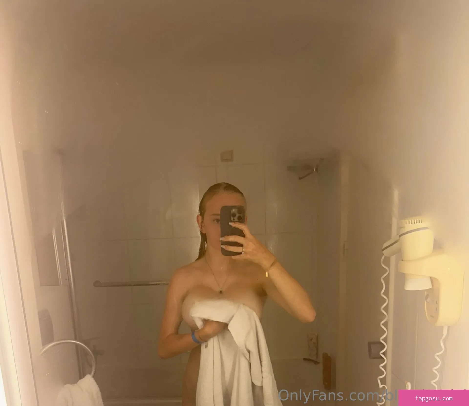 blonde_vivi