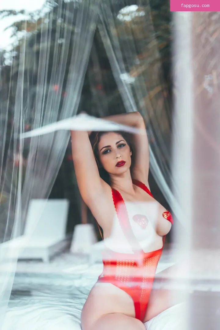 Carlotta Champagne