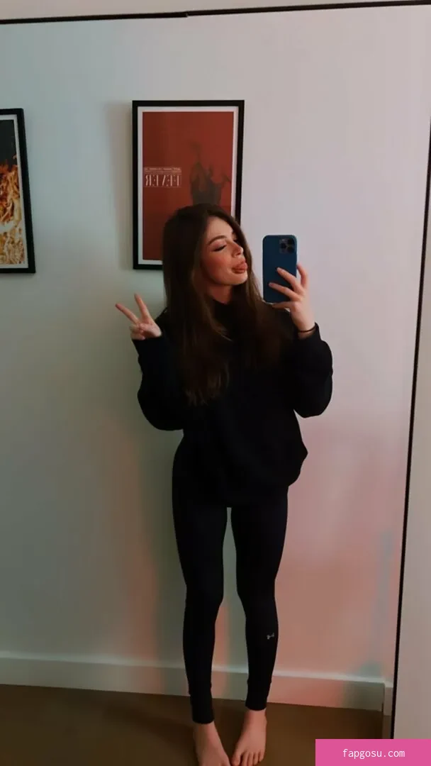 Chrissy Costanza