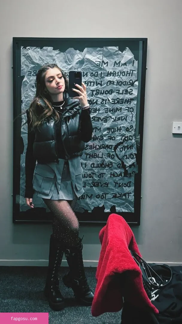 Chrissy Costanza