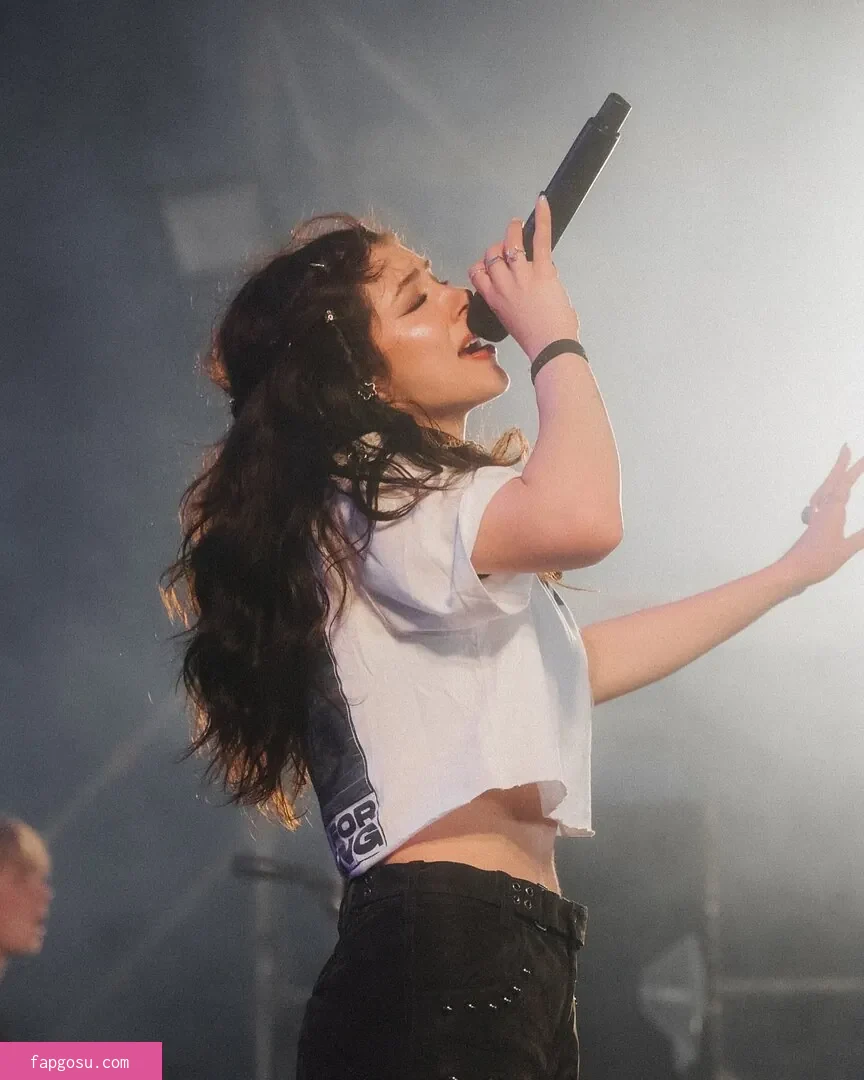 Chrissy Costanza