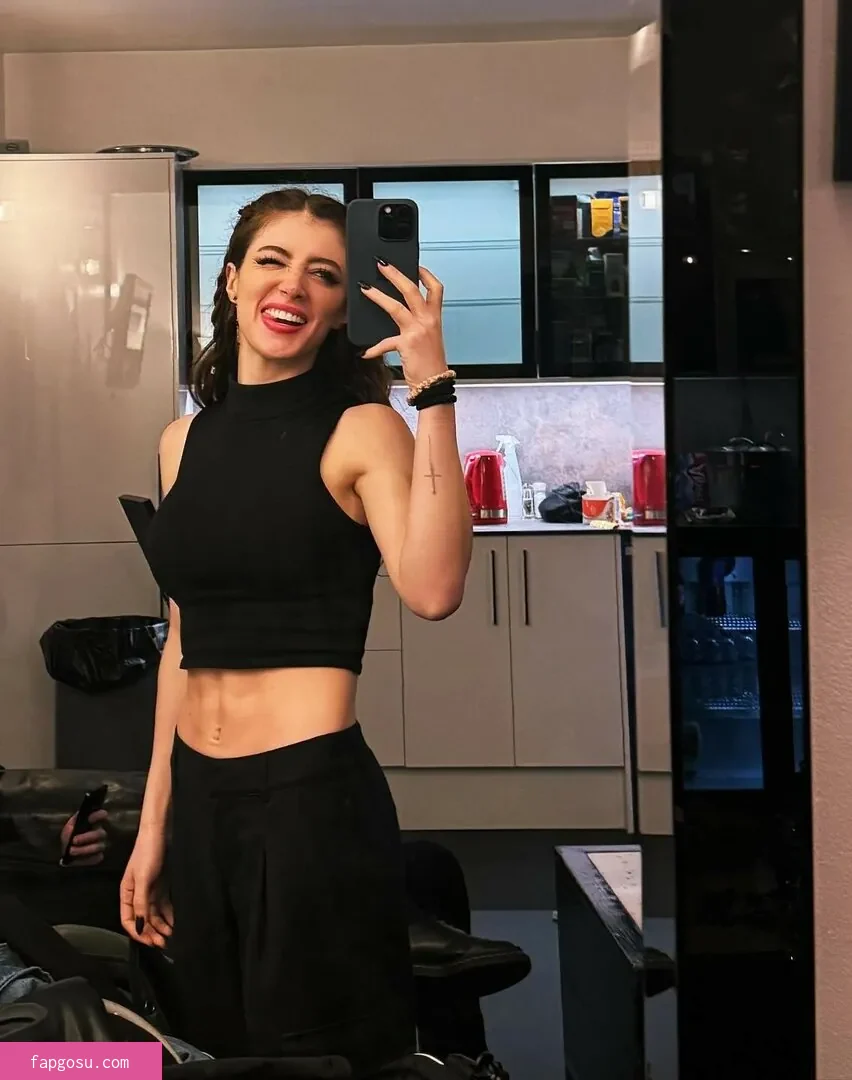 Chrissy Costanza