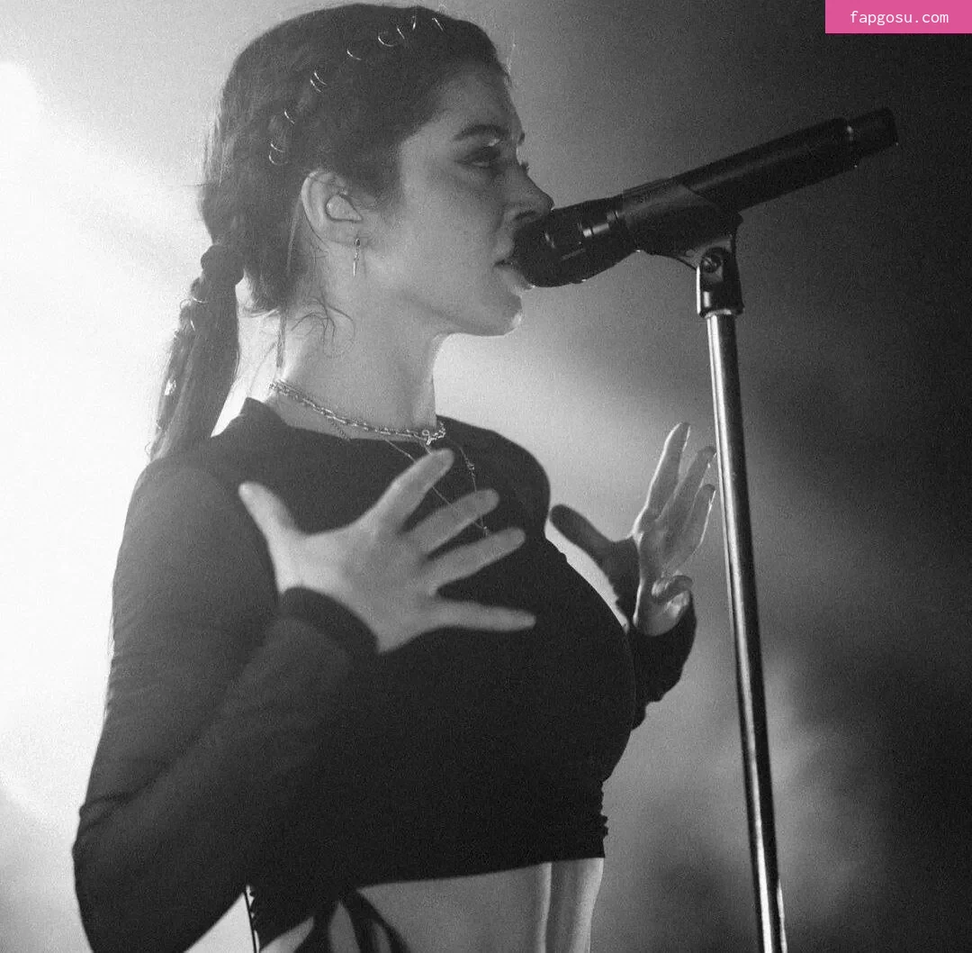 Chrissy Costanza