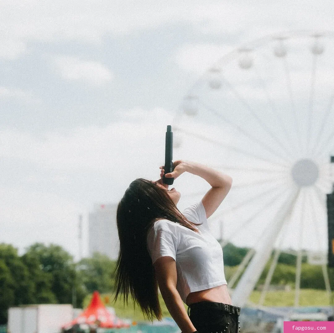 Chrissy Costanza