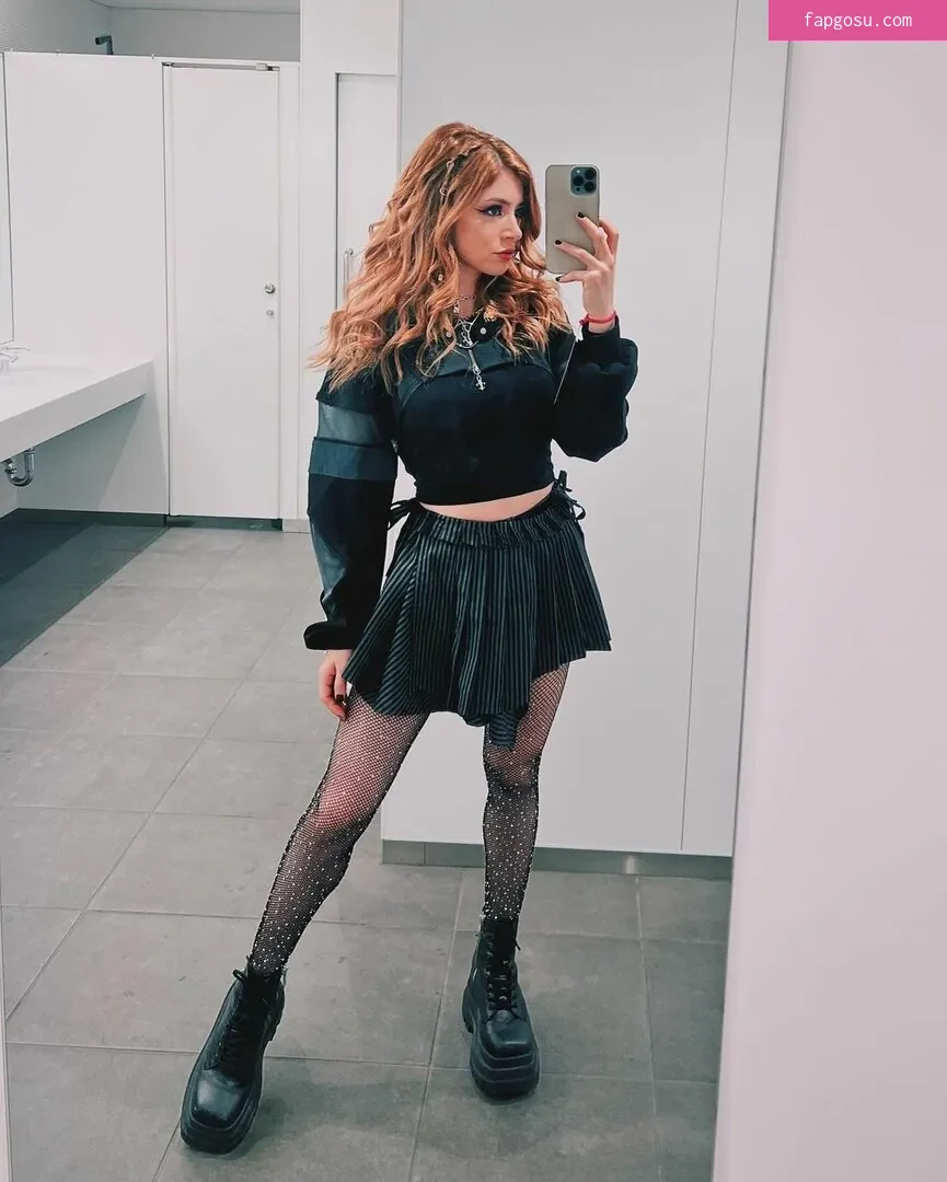 Chrissy Costanza