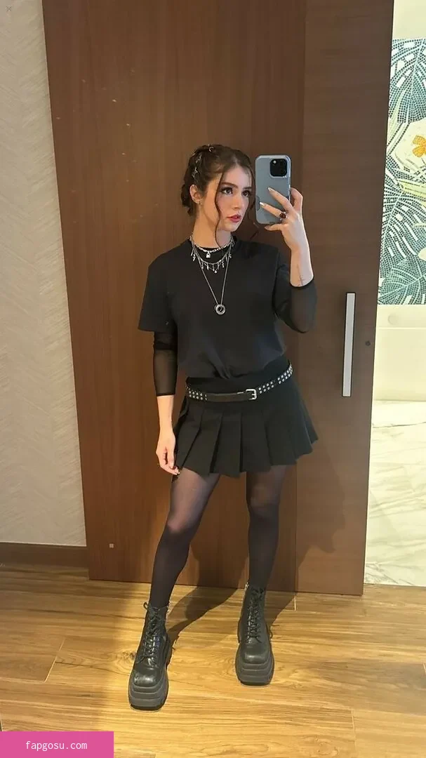 Chrissy Costanza
