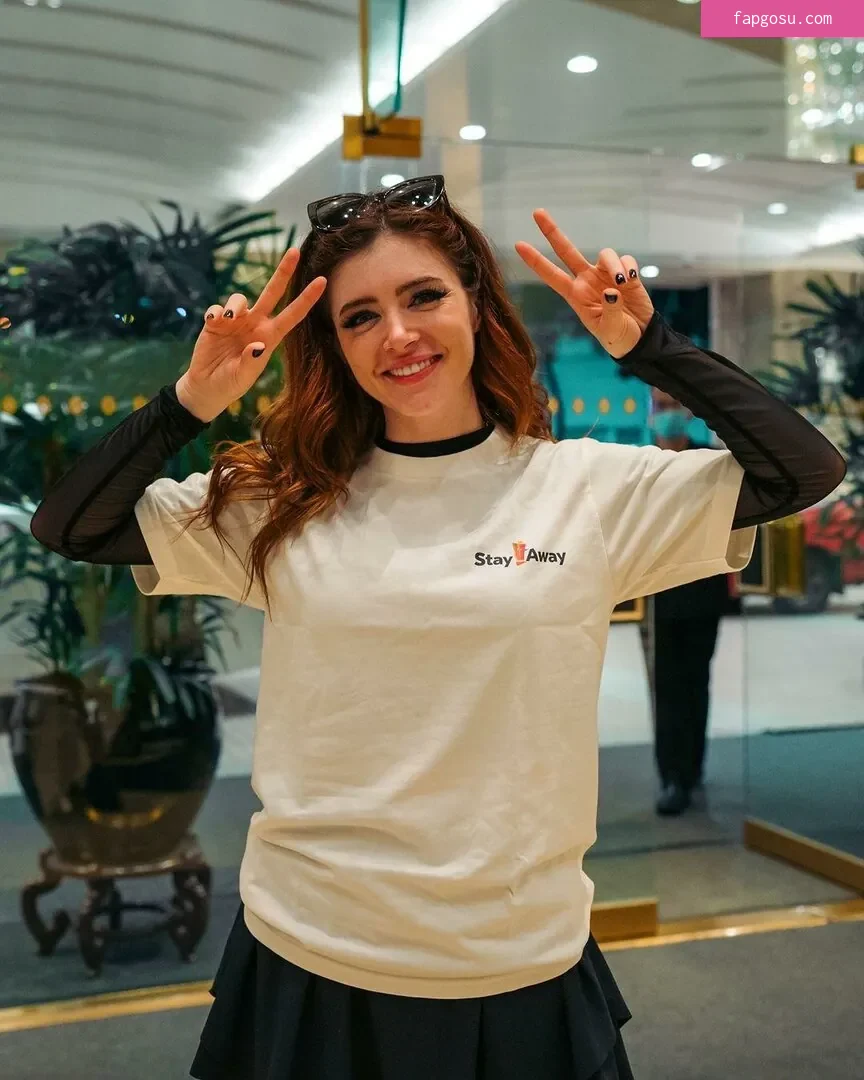 Chrissy Costanza