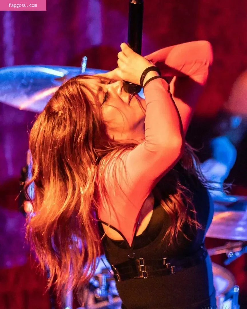 Chrissy Costanza