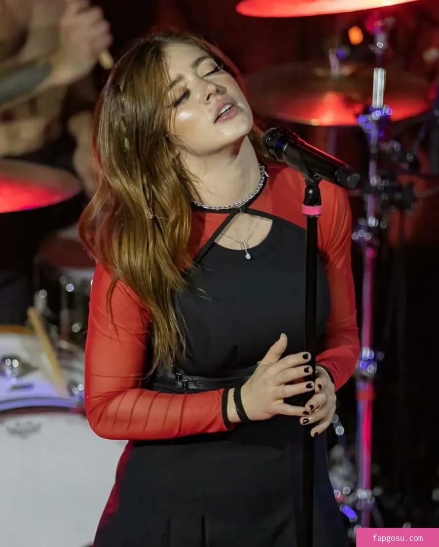 Chrissy Costanza