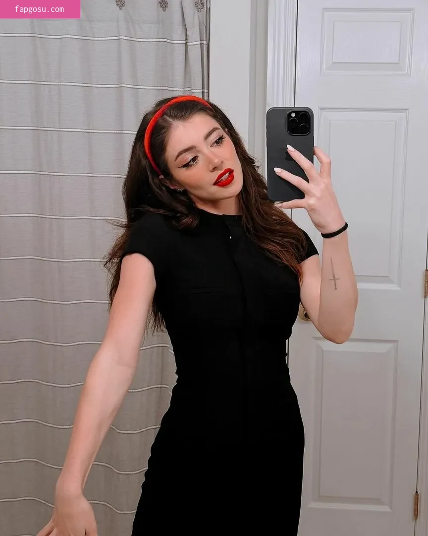 Chrissy Costanza