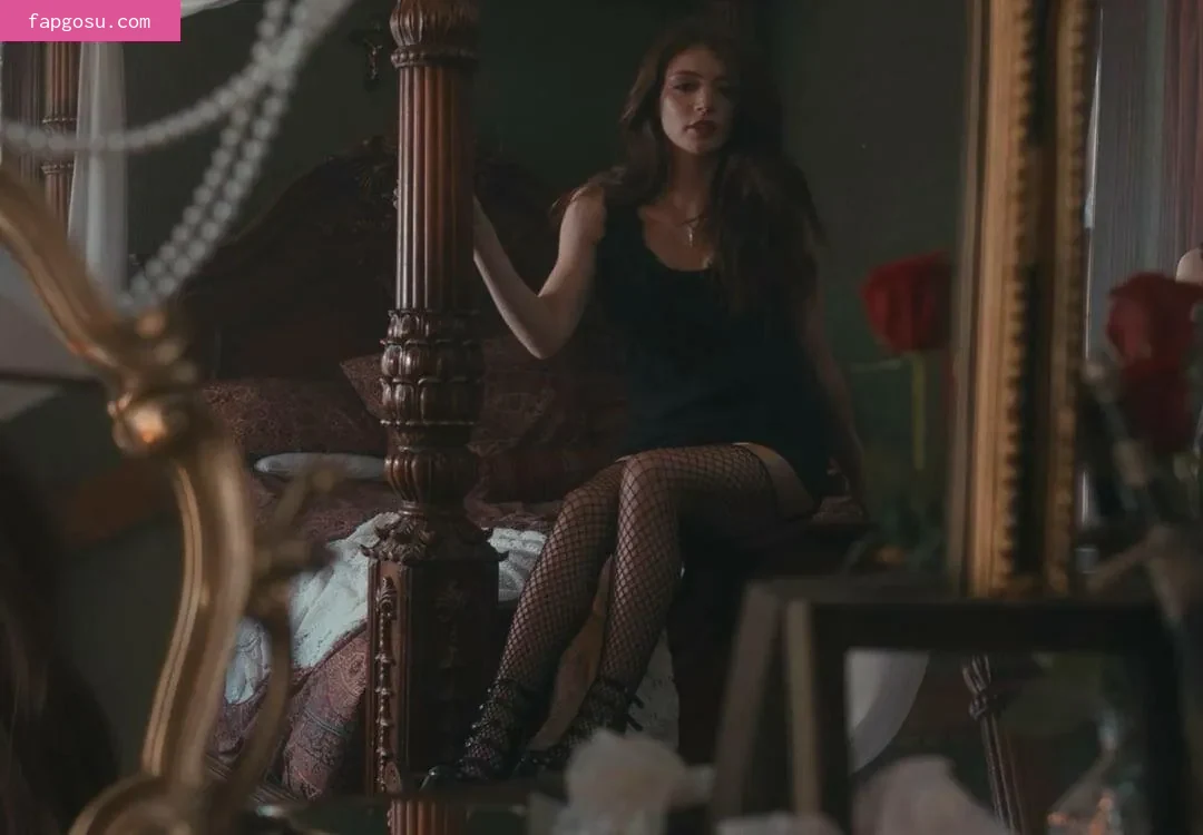 Chrissy Costanza