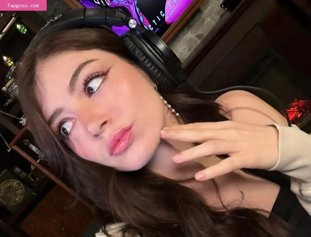 Chrissy Costanza