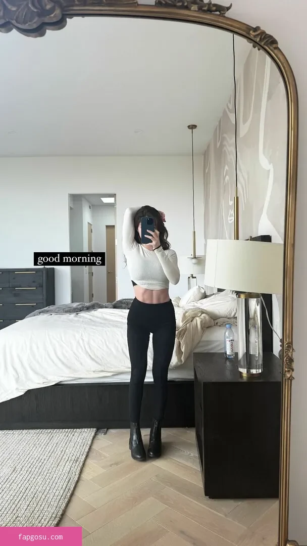 Chrissy Costanza