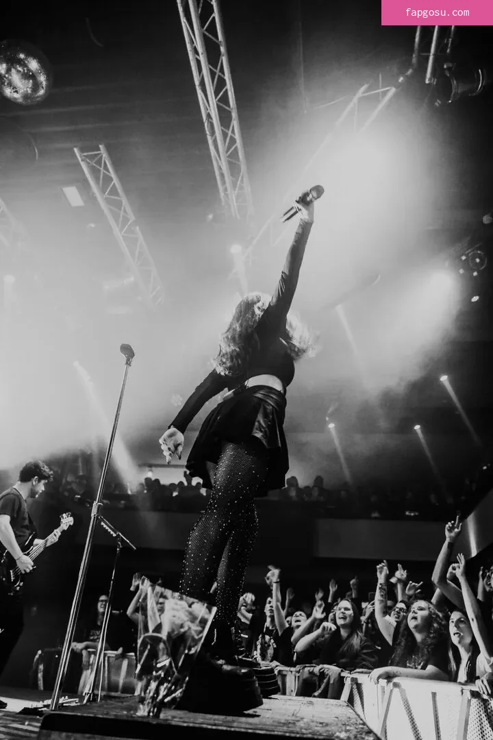 Chrissy Costanza